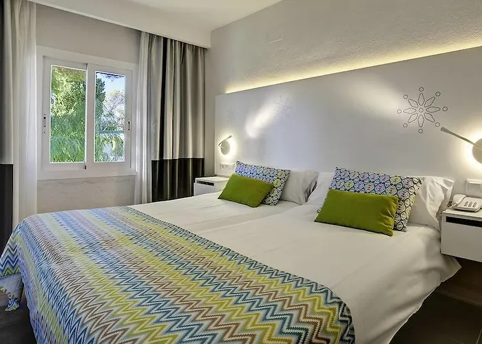 Tui Magic Life Cala Pada 4* 산타 에우랄리아 데 리오