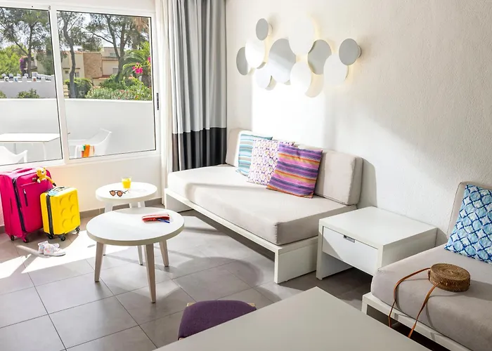 Tui Magic Life Cala Pada 산타 에우랄리아 데 리오