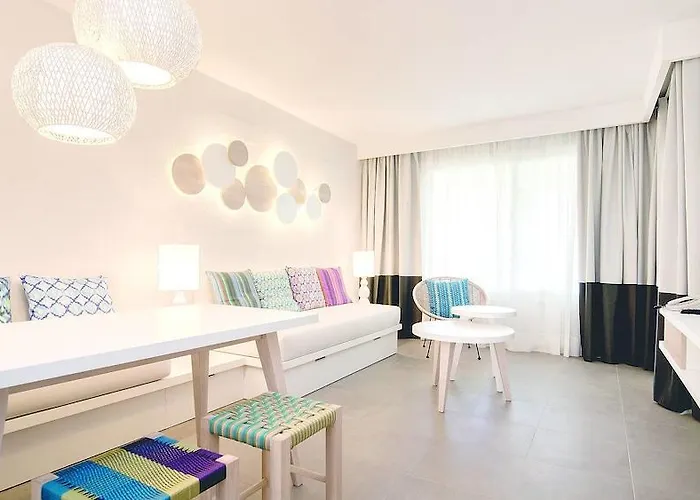 Hotel Tui Magic Life Cala Pada 4*